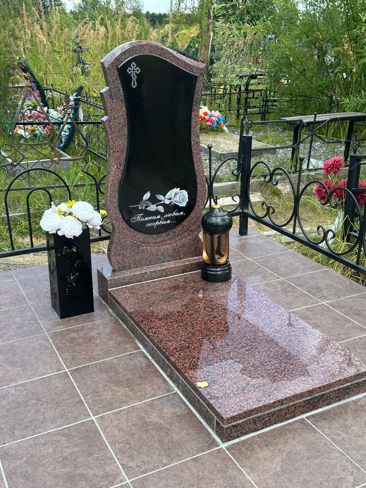 Комбинированные памятники из гранита — «Мир Камня»